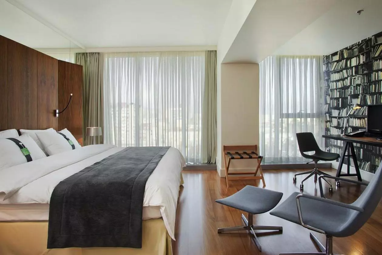HOLIDAYINN_SHABAVIZ (19).jpg